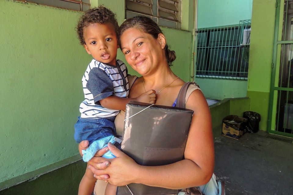 Cristiane Tavares da Silva conseguiu vaga para seu filho, Gabriel, de dois anos, no mutirão da Defensoria. 
